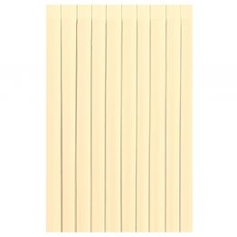 B�hem chvilky pevn� p�ilne ke stol�m.