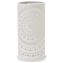 P�i p�du se nerozbije, na stole vytv��� n�dhern� vzor od sv��ky.