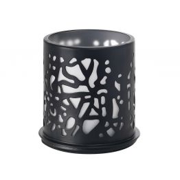 P�i p�du se nerozbije, na stole vytv��� n�dhern� vzor od sv��ky.