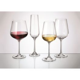 Dora - elegantn� poh�ry na v�no s exkluzivn�m tvarem kalicha podpo�� jedine�n� z�itek z vychutn�n� t�ch nejlep��ch v�n. �stn� okraj i noha poh�ru jsou vytvrzen�, a proto jsou nejlep��m �e�en�m pro pou��v�n� v gastro  provozech.